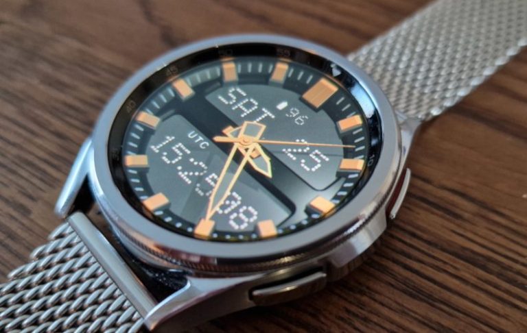 Digital-analog hybrid real-time 3D rendered watch face for Wear OS